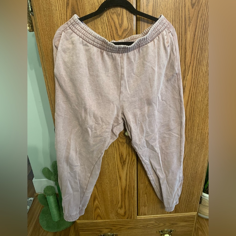 EUC L vs pink sweats